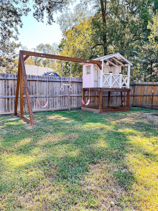 view of yard with a storage unit