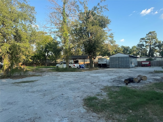 view of yard with a storage shed