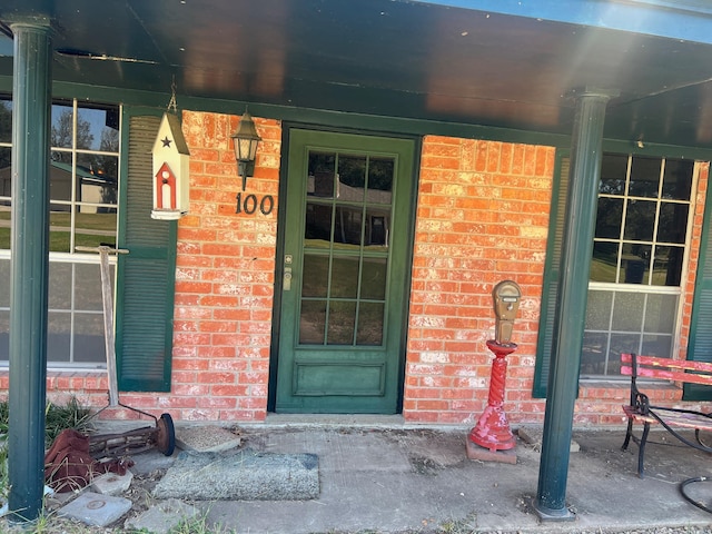 entrance to property featuring a porch