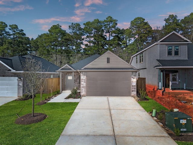 view of front facade featuring a yard and a garage