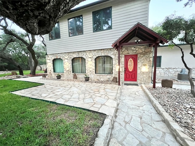 view of front facade with a patio