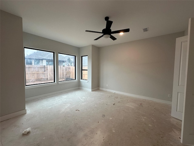 empty room with ceiling fan