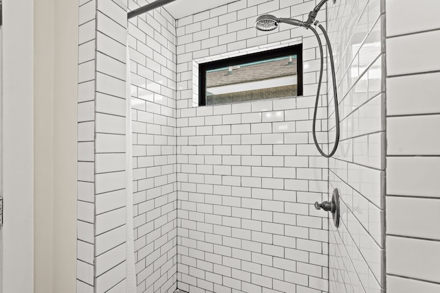 bathroom featuring tiled shower