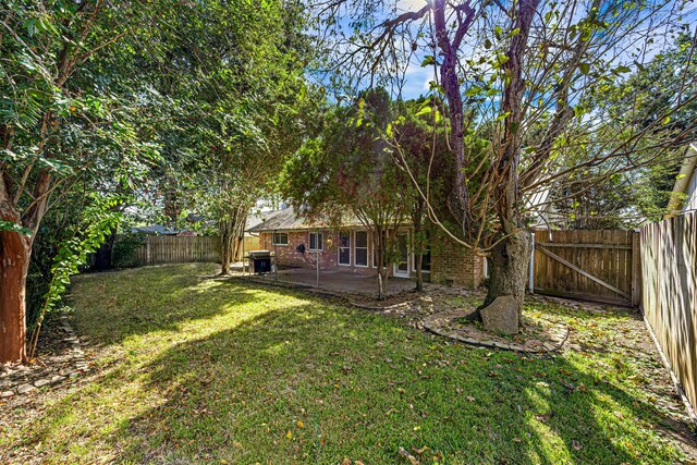 view of yard with a patio