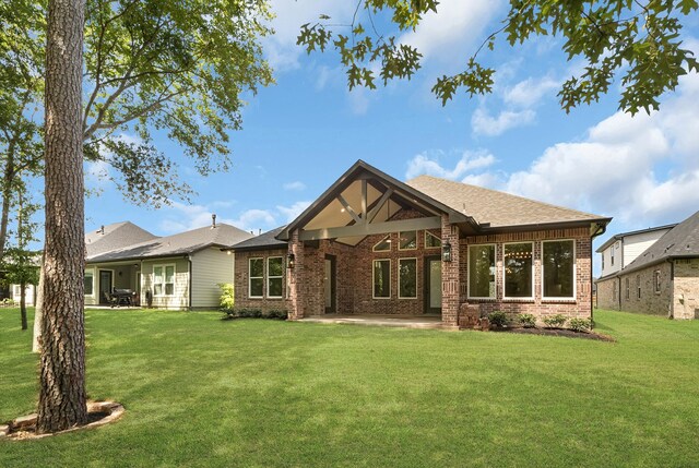 back of house featuring a lawn