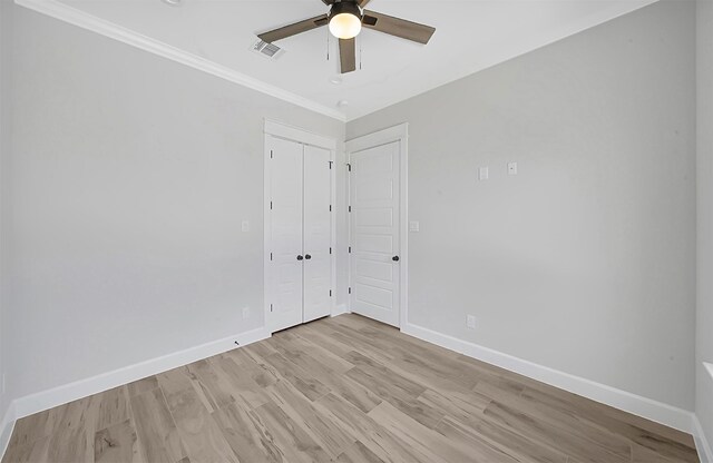 spare room with ceiling fan, light hardwood / wood-style flooring, and crown molding