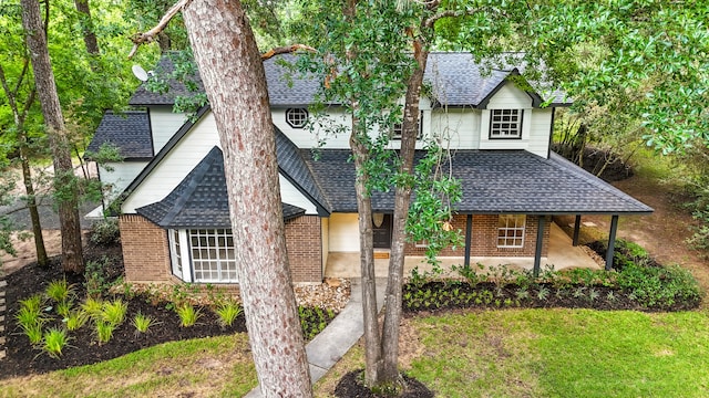 view of front of house featuring a front yard