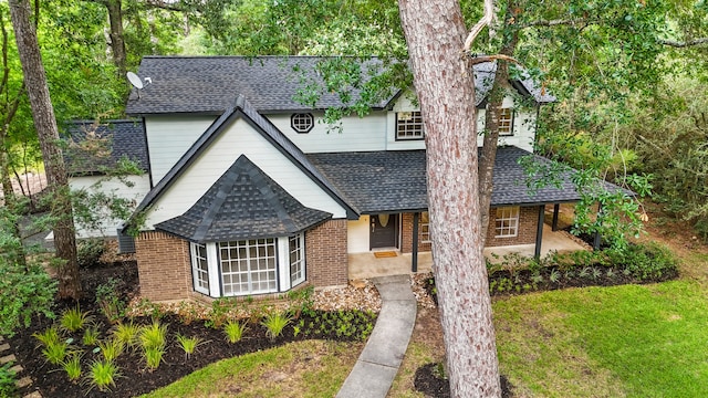 view of front facade with a front yard