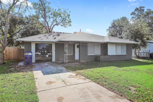 view of front facade with a front lawn