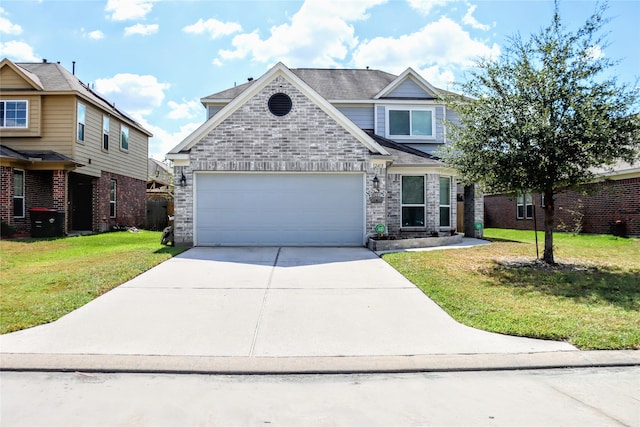 craftsman inspired home featuring a front yard