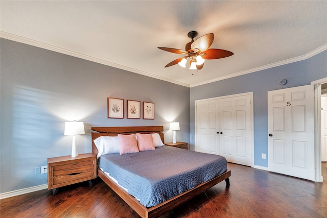 bedroom featuring dark hardwood / wood-style floors, crown molding, and ceiling fan