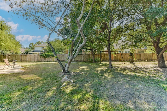 view of yard with a patio