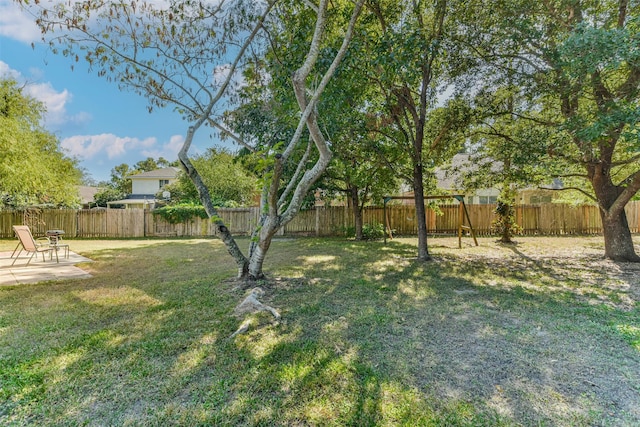 view of yard featuring a patio area