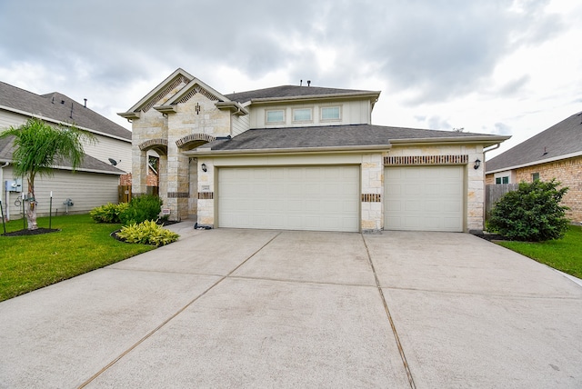 view of front facade featuring a front lawn and a garage