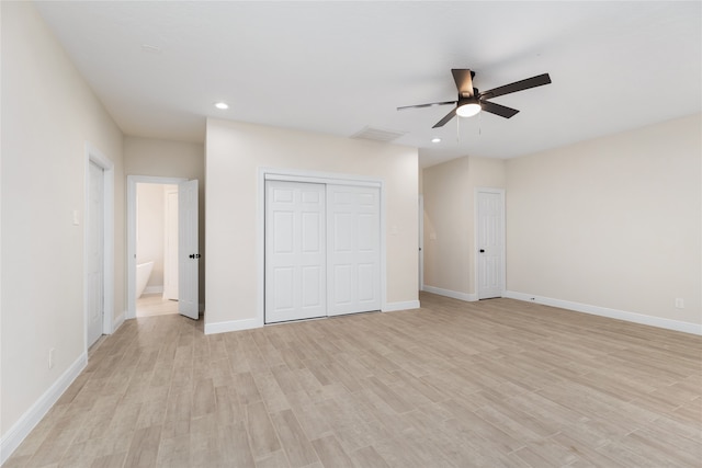 unfurnished bedroom featuring connected bathroom, light hardwood / wood-style flooring, and ceiling fan