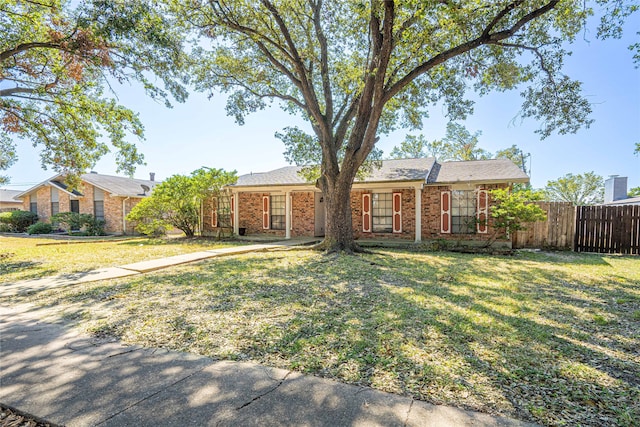 single story home with a front yard