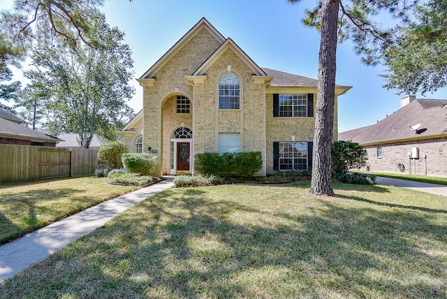 view of front of home featuring a front yard