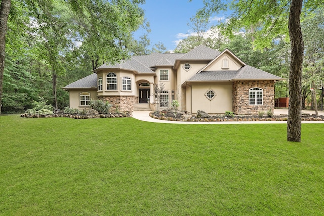 view of front of house featuring a front yard