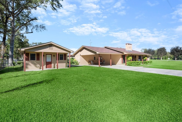 ranch-style house featuring a front lawn