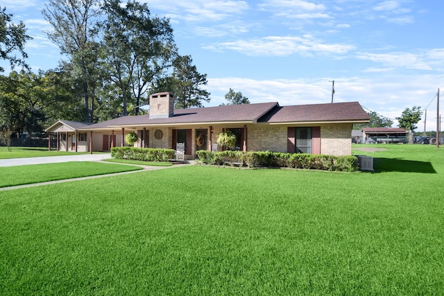 ranch-style house featuring a front yard