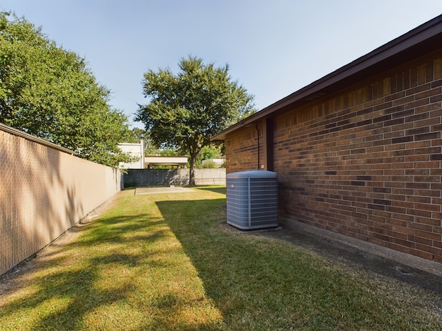 view of yard featuring cooling unit