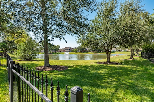 view of yard featuring a water view