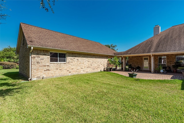 view of yard featuring a patio