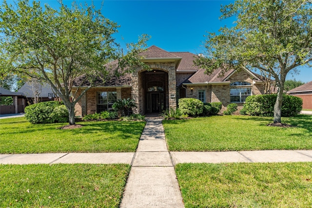 view of front of property with a front lawn