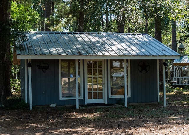 view of outdoor structure