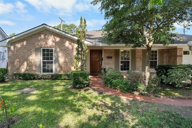 4415 Fallbrook Dr, Houston, TX 77018 - ranch-style home with brick siding, a front yard, and covered porch