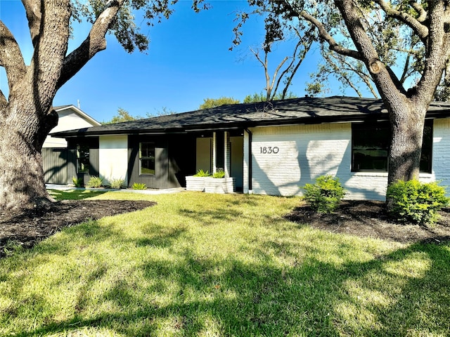 ranch-style home with a front yard