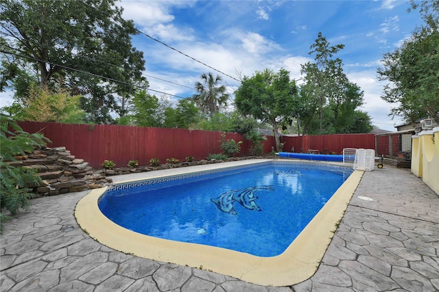 view of swimming pool