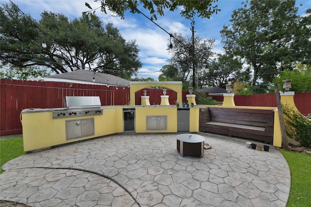 view of patio featuring area for grilling and an outdoor kitchen