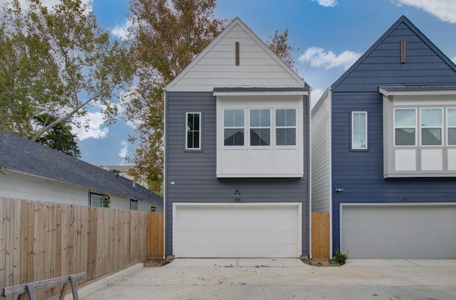 view of front facade featuring a garage