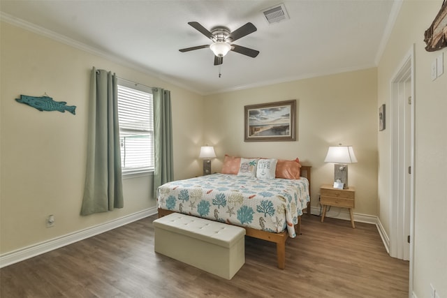 bedroom with crown molding, hardwood / wood-style flooring, and ceiling fan