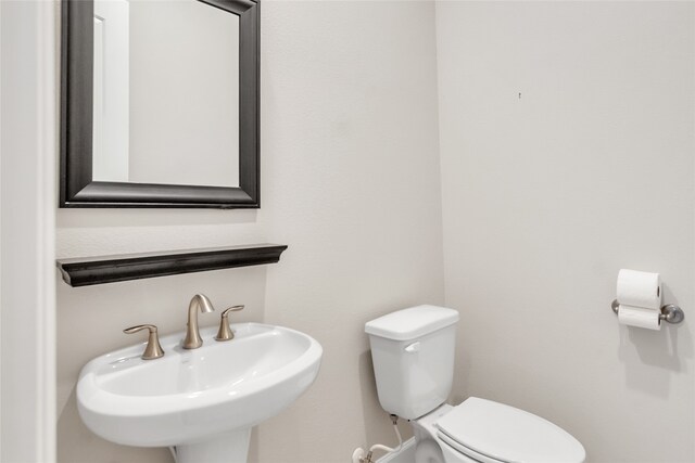 bathroom featuring toilet and sink