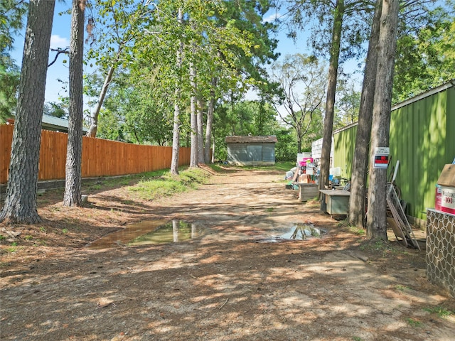 view of yard with a storage shed