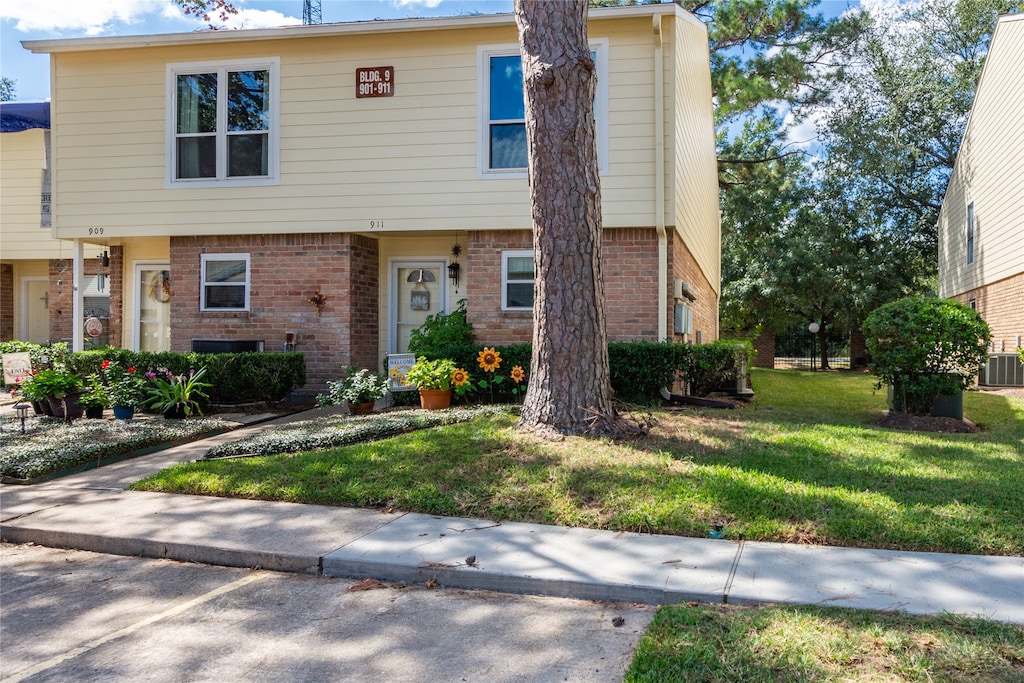 view of front of house with a front yard