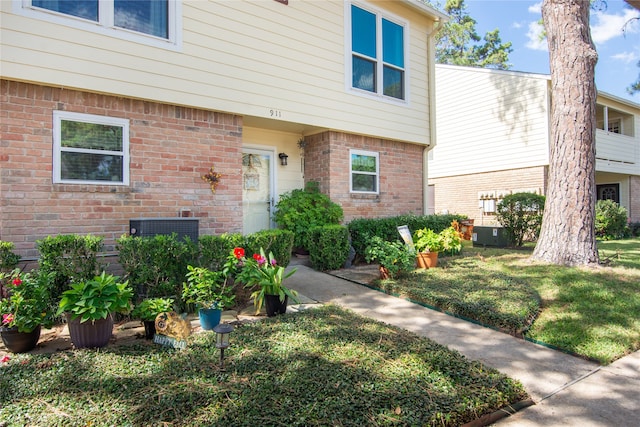 property entrance with a lawn