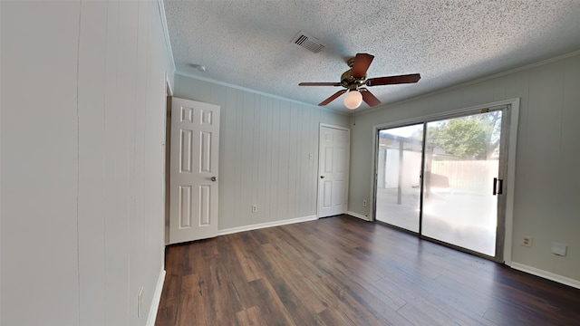 unfurnished room with ceiling fan, dark hardwood / wood-style floors, and a textured ceiling