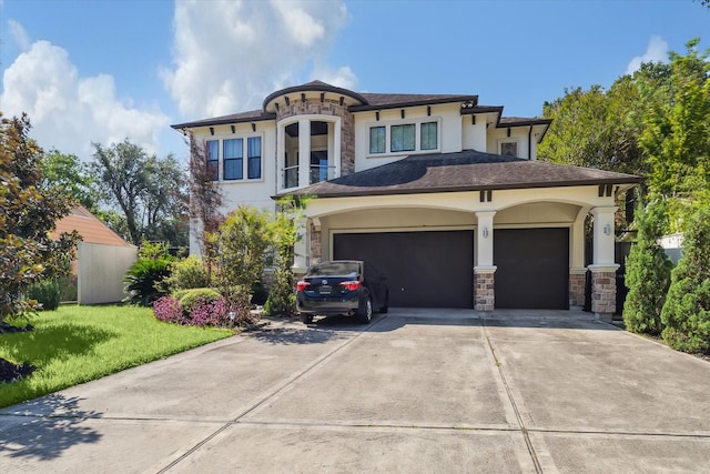 view of front of house featuring a front lawn and a garage