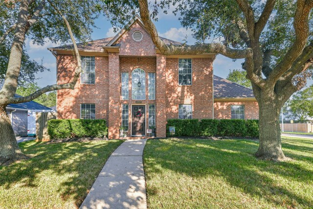 view of front of home featuring a front yard