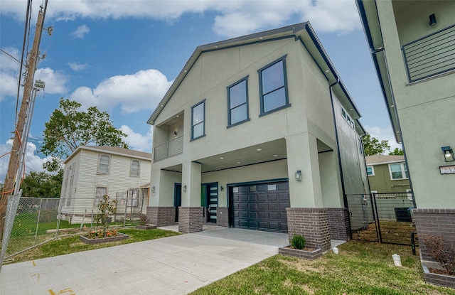 view of front of house featuring a garage and a front yard