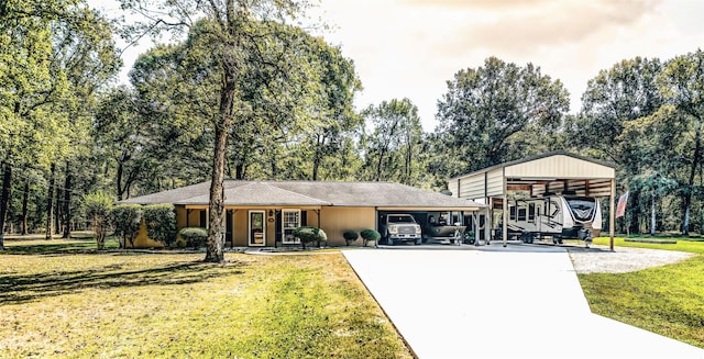 view of front of home featuring a carport and a front lawn