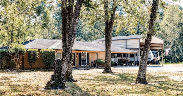 view of front facade with a front lawn and a carport