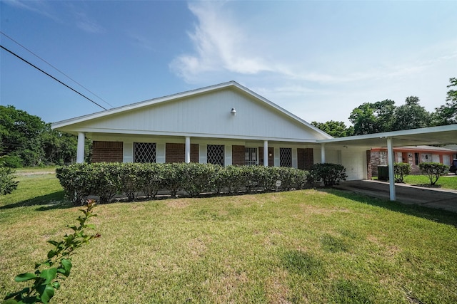 view of front facade with a carport and a front yard