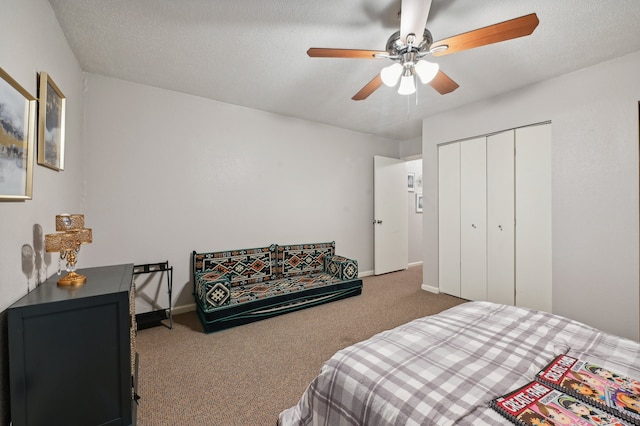 bedroom featuring ceiling fan, a closet, carpet, and a textured ceiling