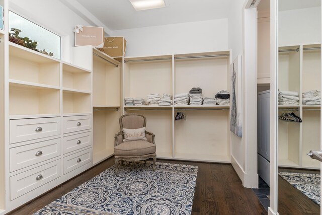 walk in closet with dark hardwood / wood-style floors