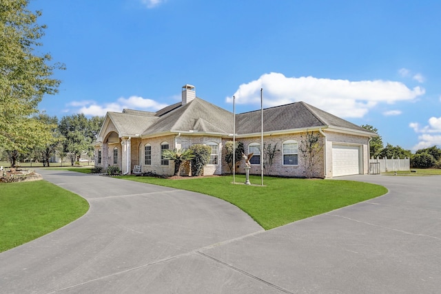 view of front of home featuring a front yard and a garage