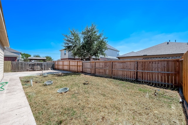 view of yard with a patio area